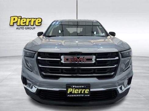 Used 2025 GMC Acadia Elevation image 8