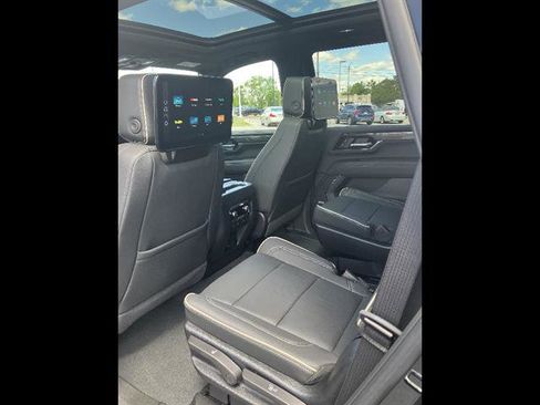 Used 2025 GMC Yukon Elevation w/ Elevation Premium Package AWD/4WD image 10