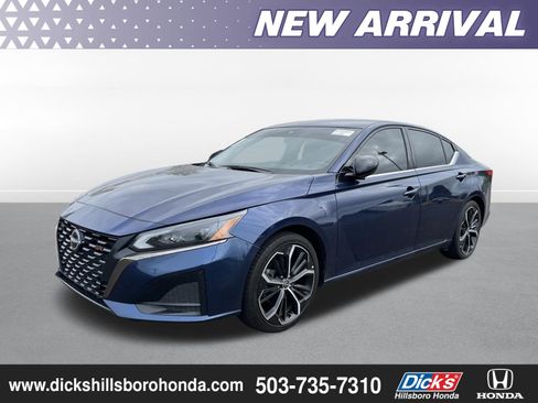 Used 2023 Nissan Altima 2.5 SR FWD image 1