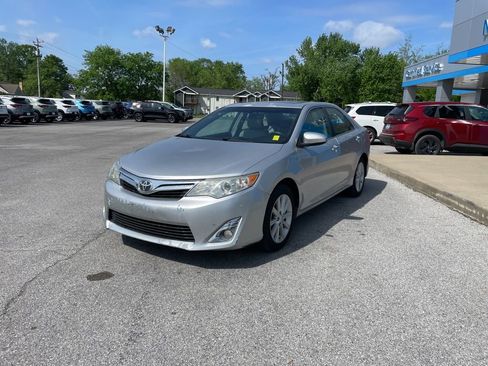 Used 2014 Toyota Camry XLE w/ Leather Package image 4