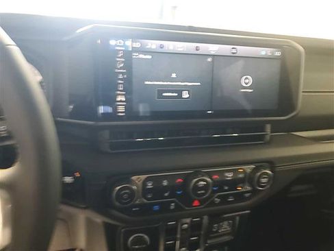 Used 2024 Jeep Wrangler Unlimited Sahara w/ Technology Group AWD/4WD image 9