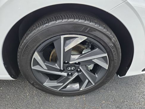 Used 2025 Hyundai Elantra Sport FWD image 40