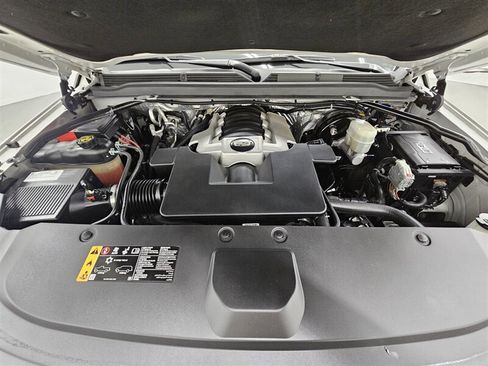 Used 2018 Cadillac Escalade Premium Luxury image 9