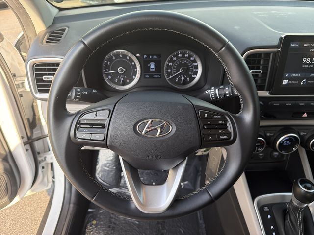 Used 2021 Hyundai Venue SEL FWD image 25