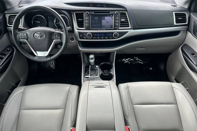 Certified 2019 Toyota Highlander XLE FWD image 17
