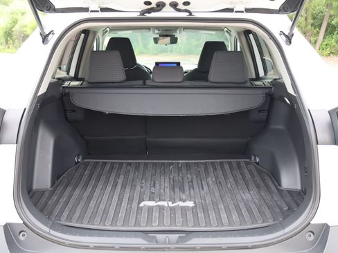 Used 2025 Toyota RAV4 LE AWD/4WD image 6