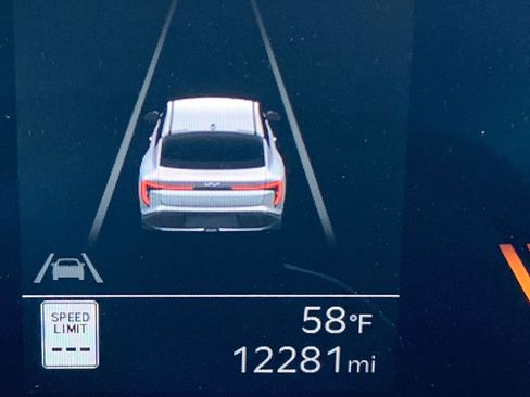 Used 2025 Kia K4 LXS image 39