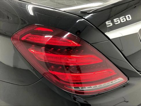 Used 2018 Mercedes-Benz S 560 4MATIC Sedan image 33