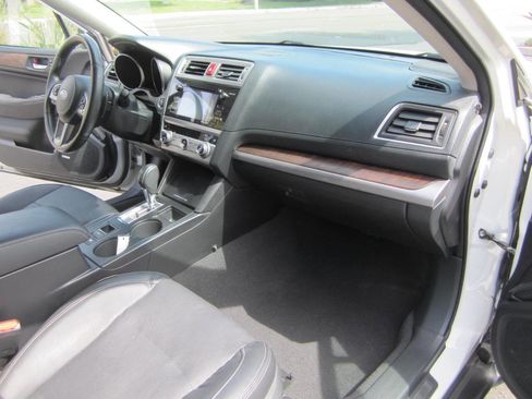 Used 2017 Subaru Outback 2.5i Limited image 21