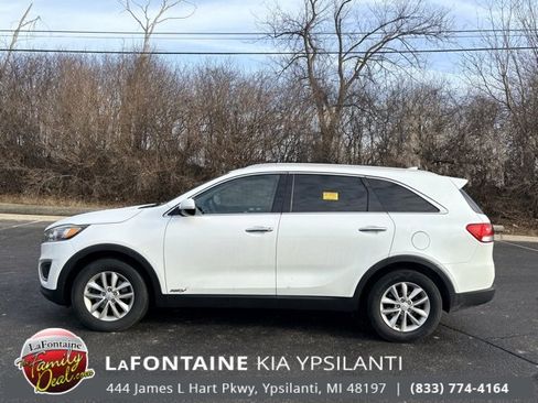 Used 2018 Kia Sorento LX image 2