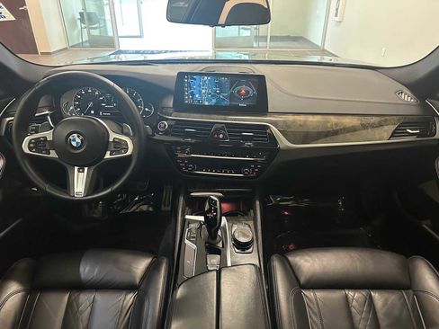 Used 2018 BMW M550i xDrive image 10
