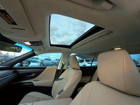 Used 2019 Lexus ES 350 image 10