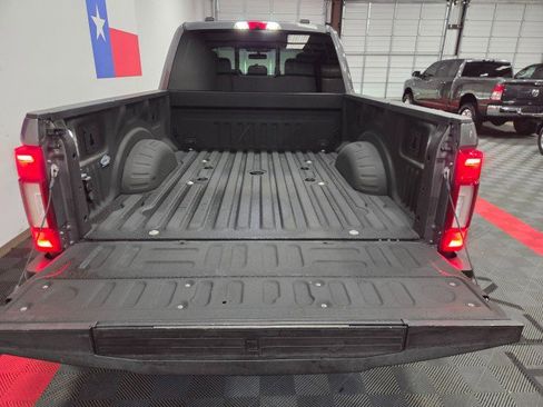 Used 2021 Ford F350 Platinum w/ Tremor Off-Road Package AWD/4WD image 31
