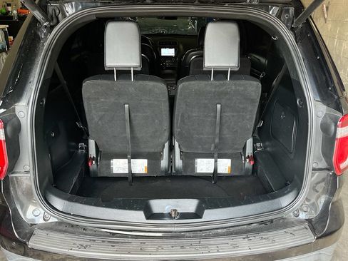 Used 2019 Ford Explorer XLT w/ Equipment Group 202A AWD/4WD image 27