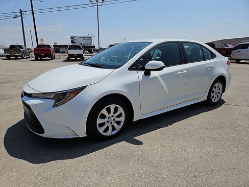 Used 2024 Toyota Corolla LE FWD image 2