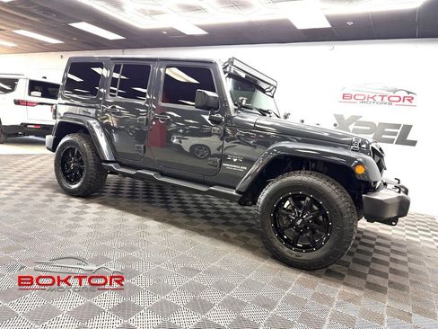 Used 2017 Jeep Wrangler Unlimited Sahara w/ Max Tow Package AWD/4WD image 1
