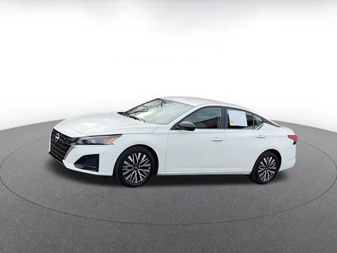 Used 2025 Nissan Altima 2.5 SV image 8