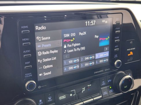 Used 2021 Toyota Highlander XLE image 22