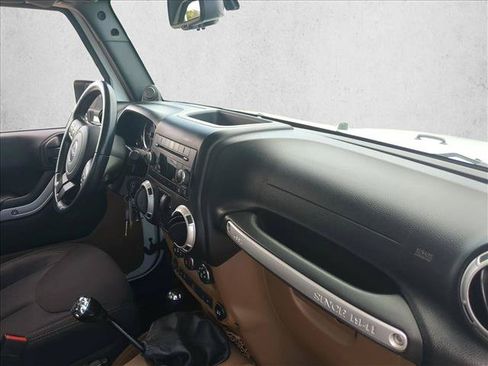 Used 2014 Jeep Wrangler Rubicon w/ Power Convenience Group AWD/4WD image 17
