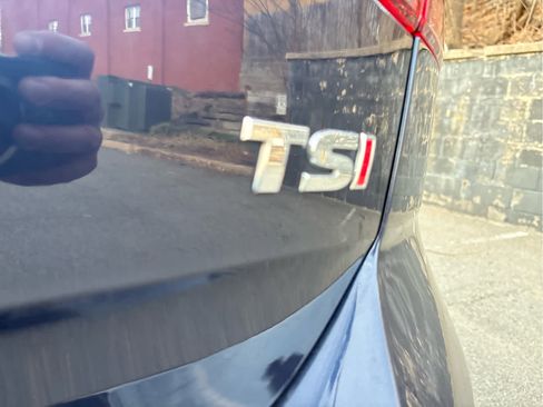 Used 2017 Volkswagen Golf Wolfsburg Edition image 17