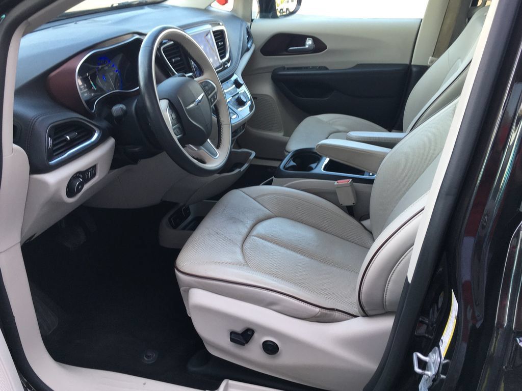 Used 2017 Chrysler Pacifica Limited FWD image 21