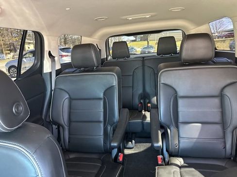 Used 2023 GMC Acadia Denali w/ Denali Technology Package image 12