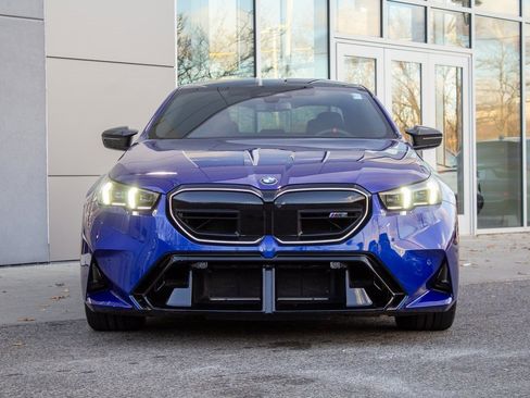 Used 2025 BMW M5 w/ Carbon Package image 2