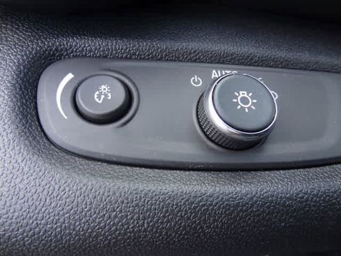 Used 2025 Chevrolet Trax LT image 16