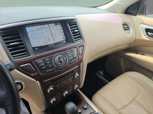 Used 2018 Nissan Pathfinder Platinum AWD/4WD image 17