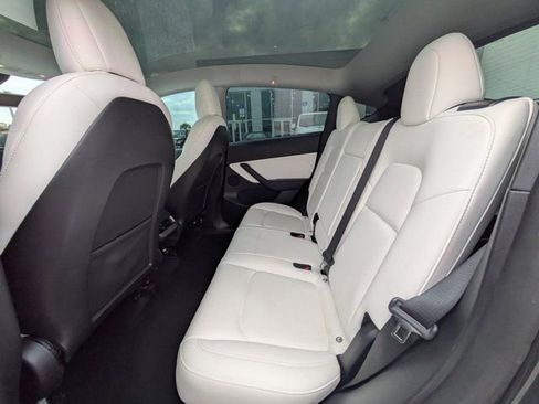 Used 2021 Tesla Model Y Long Range image 12