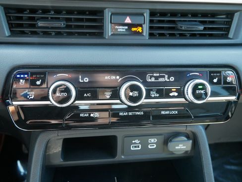 Certified 2025 Honda Pilot Black Edition image 23