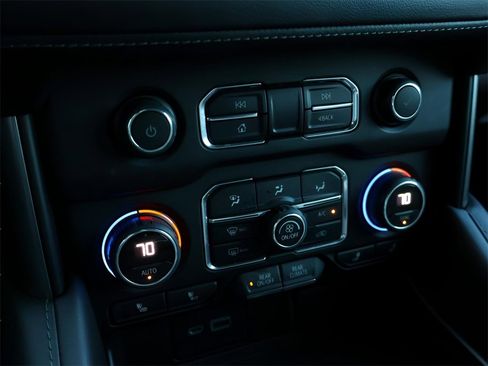 Used 2022 Chevrolet Tahoe LT w/ LT Signature Plus Package image 30