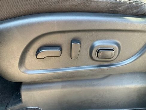 Used 2023 Nissan Titan SV w/ SV Convenience Package RWD image 6