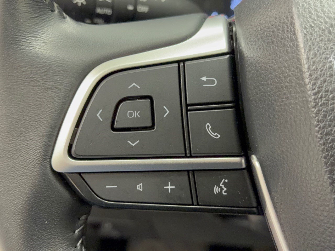 Used 2023 Toyota Highlander XLE AWD/4WD image 18