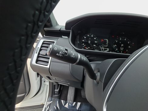 Certified 2025 Land Rover Discovery S AWD/4WD image 25