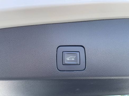 Used 2023 Buick Encore GX Essence w/ Advanced Technology Package AWD/4WD image 6
