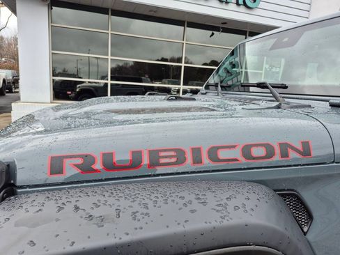 Used 2024 Jeep Wrangler Rubicon w/ Technology Group image 14