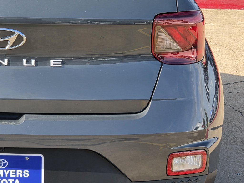 Used 2026 Hyundai Venue SEL FWD image 9