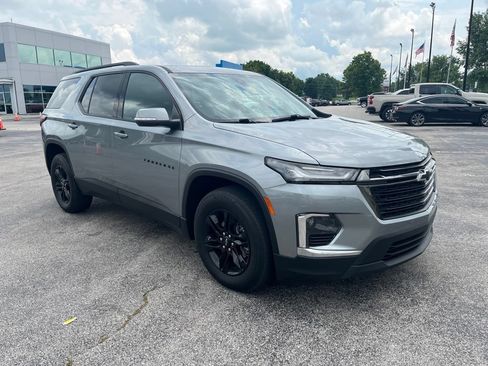 Used 2023 Chevrolet Traverse LT w/ Midnight/Sport Edition AWD/4WD image 2
