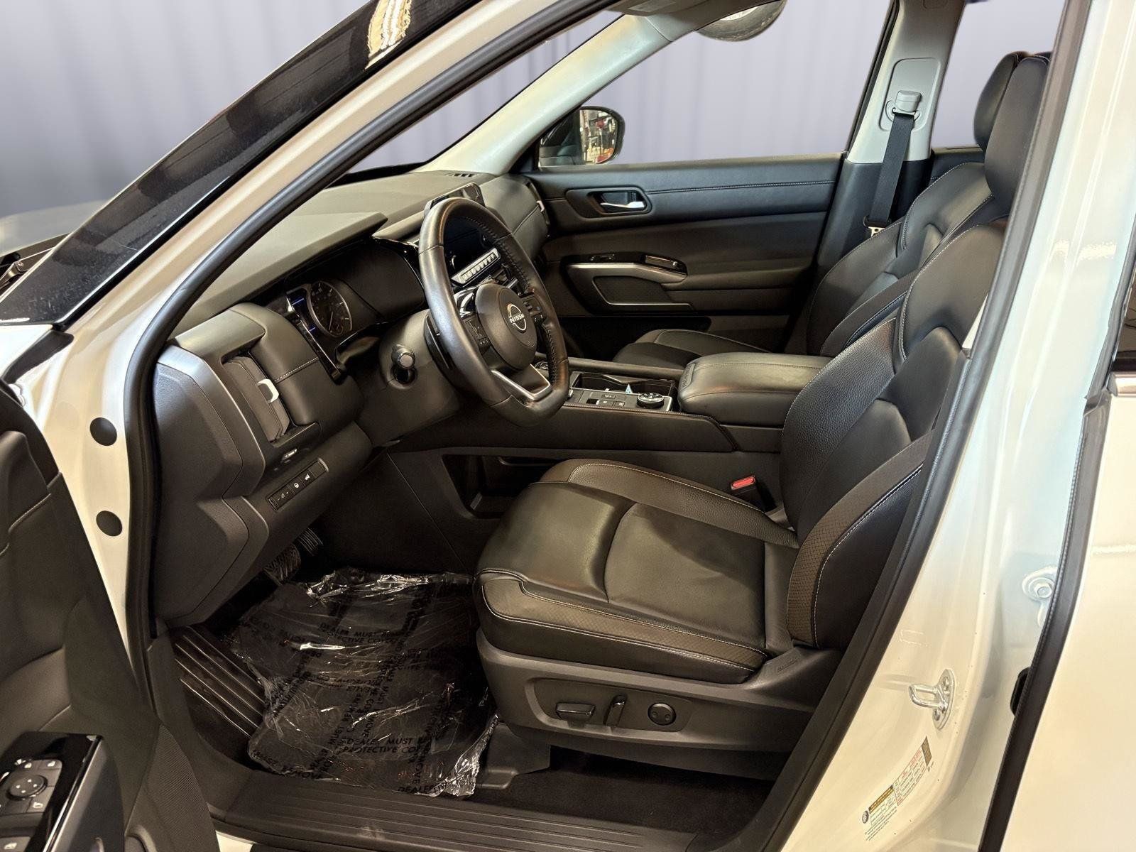 Used 2024 Nissan Pathfinder SL AWD/4WD image 27
