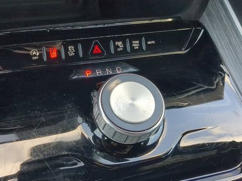 Used 2024 Jeep Wagoneer Series II w/ Flexible Seating Group RWD image 31