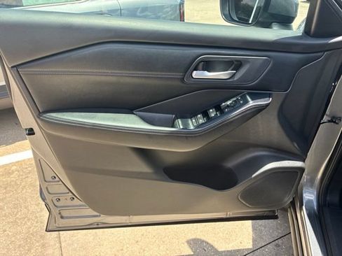Used 2025 Nissan Rogue SV w/ SV Premium Package FWD image 19