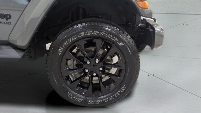 Used 2022 Jeep Wrangler Unlimited Sahara AWD/4WD image 23