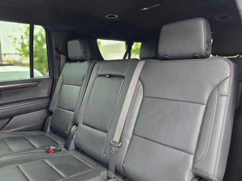 Used 2025 Chevrolet Suburban Z71 AWD/4WD image 16