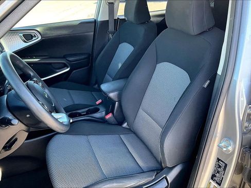Used 2023 Kia Soul LX w/ LX Technology Package FWD image 23