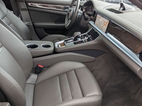 Used 2017 Porsche Panamera 4 image 38