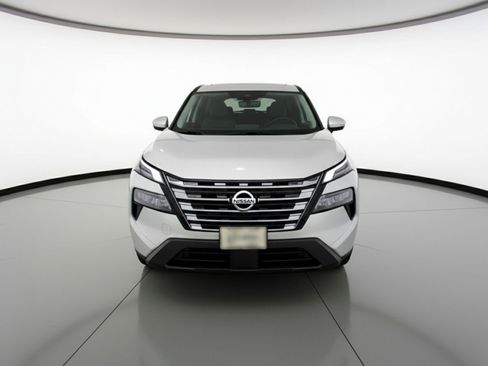 Used 2025 Nissan Rogue SV image 2