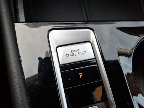 Used 2024 Volkswagen Atlas SE image 23