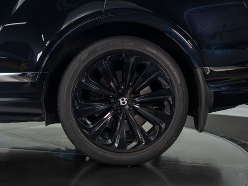 Used 2021 Bentley Bentayga w/ First Edition Specification AWD/4WD image 27