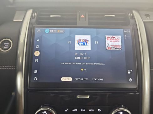 Certified 2025 Land Rover Discovery Dynamic SE image 22